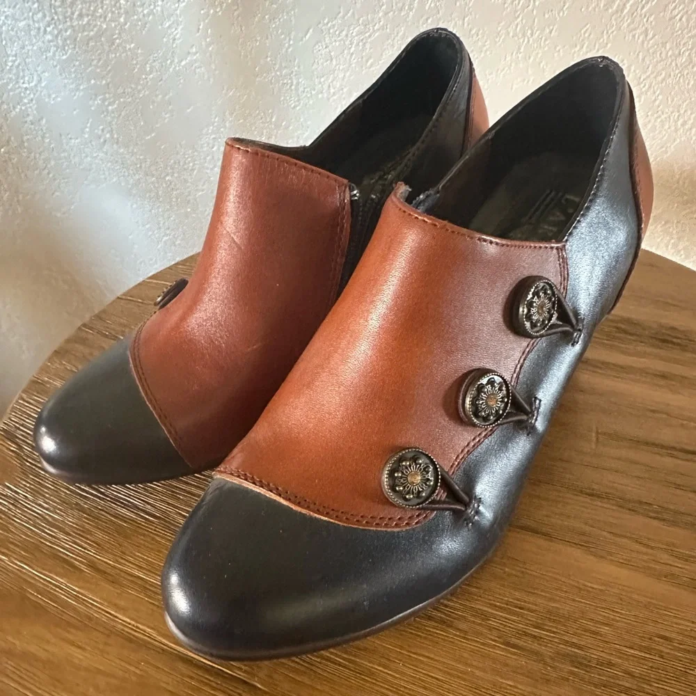 L'ARTISTE by Spring Step Navy and Brown Heeled Shoes - Picture 3 of 6